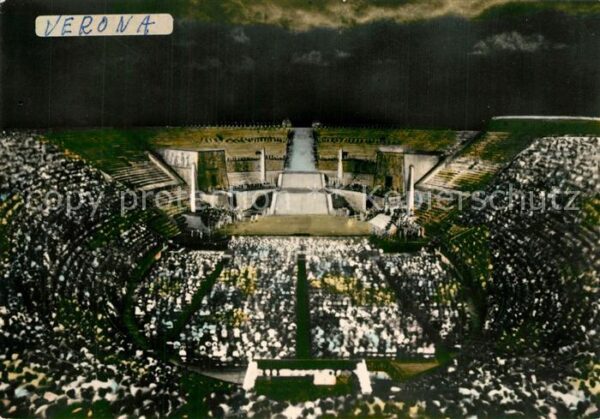 Verona Veneto Arena durante uno spettacolo Lirico