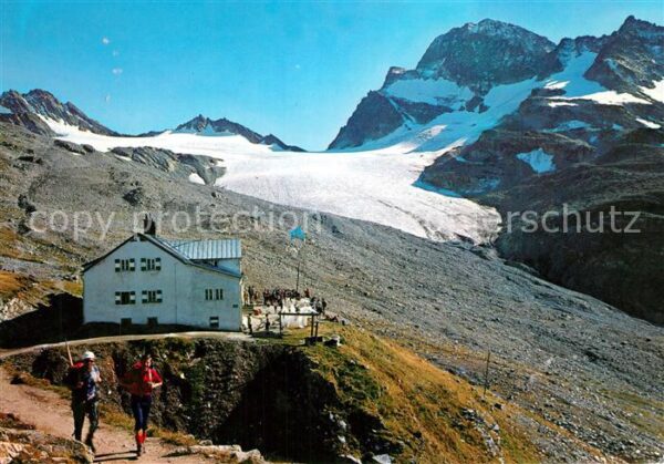 Wiesbadener Huette mit Piz Buin Vermuntpass Piz Mon und Pi