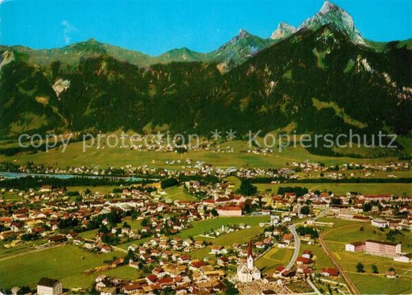 Reutte Tirol Fliegeraufnahme mit Hahnenkamm Titzl Sc