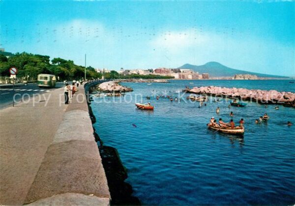 Napoli Neapel Via Craracciolo Ruderboote