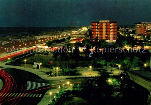 Rimini Nachtaufnahme Strandpromenade