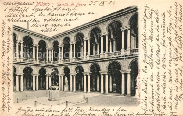 Milano Cortile di Brera Monumento