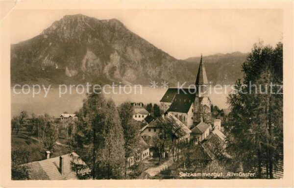 Altmuenster Salzkammergut Ortsansicht mit Kirche Blick über den T