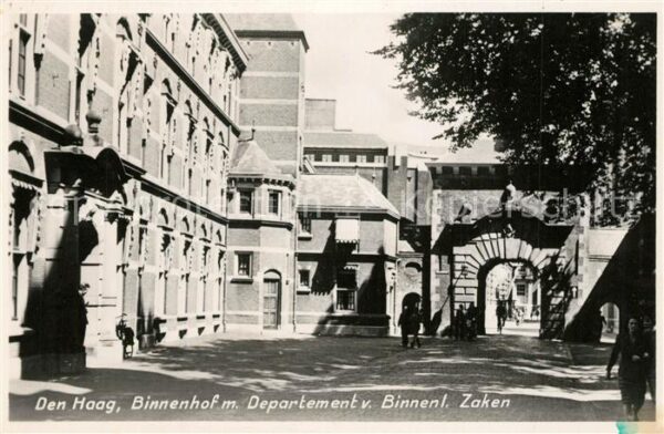 Den Haag Binnenhof mit Departement von Binnenlan