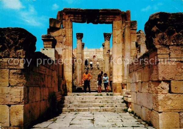 Jerash Entrance of the Churches area Ruinen An