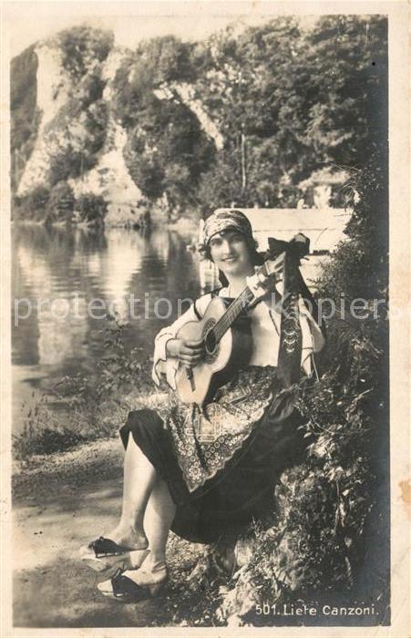 Gitarre Frau Tracht Tessin