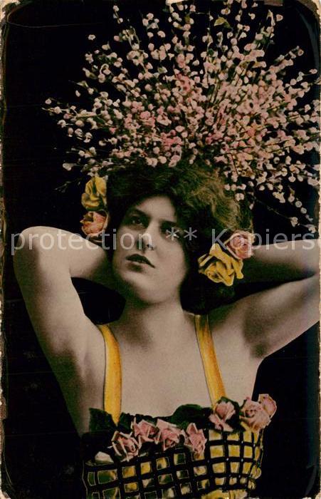 Wrangell Alaska Portrait Junge Dame mit Kopfschmuck Typ