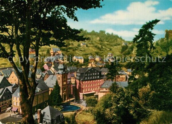 Monschau mit Rotem Haus und Kirche Naturpark-Nor