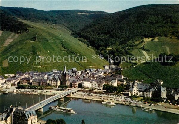 Bernkastel-Kues Fliegeraufnahme Moselpartie mit Weinber