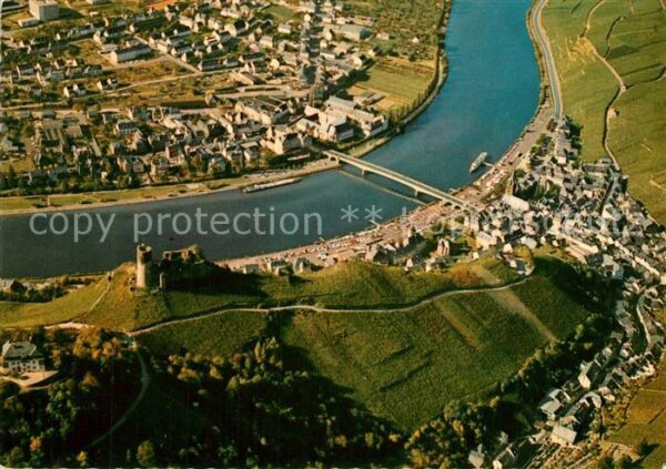 Bernkastel-Kues Fliegeraufnahme Mosel mit Jugendherberg
