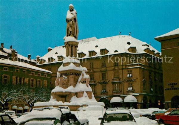 Bozen Suedtirol Waltherplatz mit Denkmal Walter von der