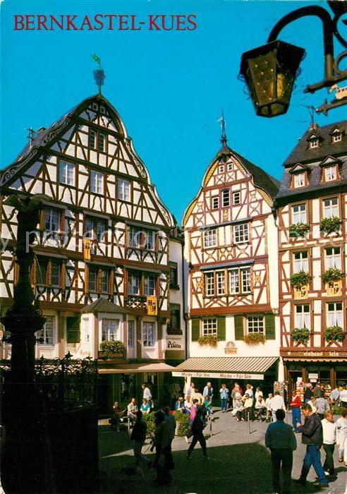 Bernkastel-Kues Marktplatz mit St Michaelsbrunnen