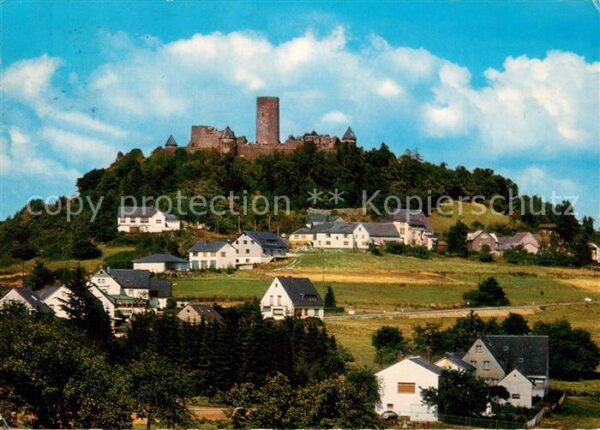 Nuerburg Panorama mit der Nürburg
