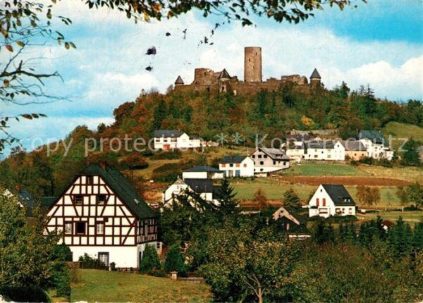 Nuerburg Teilansicht mit der Nürburg