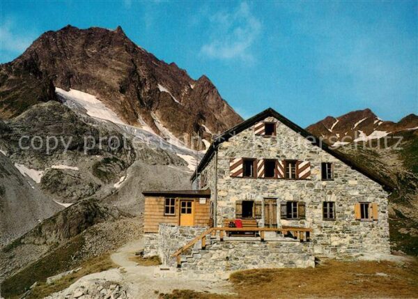 Darmstaedter Huette Berghaus im Verwall mit Kuchenspitze un
