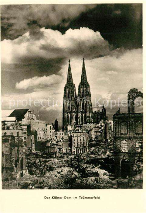 Koeln Rhein Kölner Dom im Trümmerfeld Trümmer 1. We