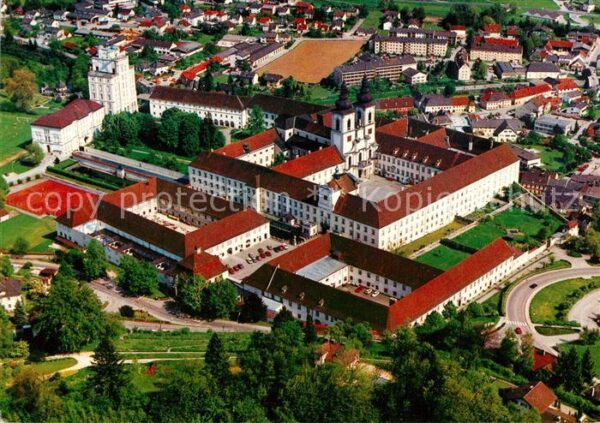 Kremsmuenster Benediktinerstift Kloster Fliegeraufnah