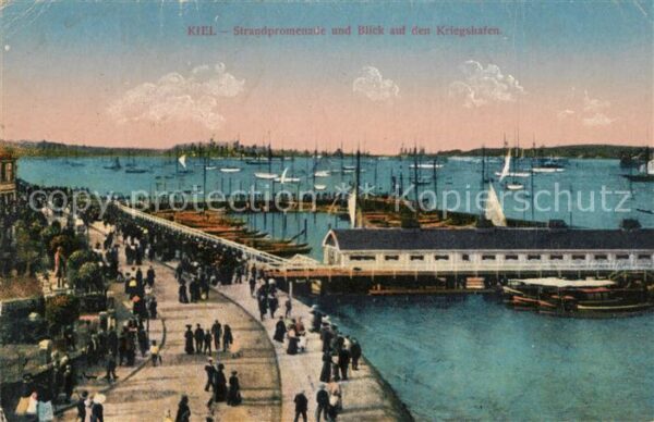 Kiel Strandpromenade mit Blick auf den Krieg