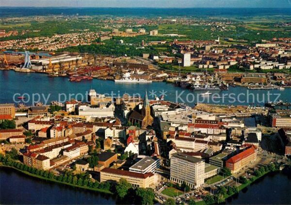 Kiel Innenstadt mit Blick auf Werften und Os