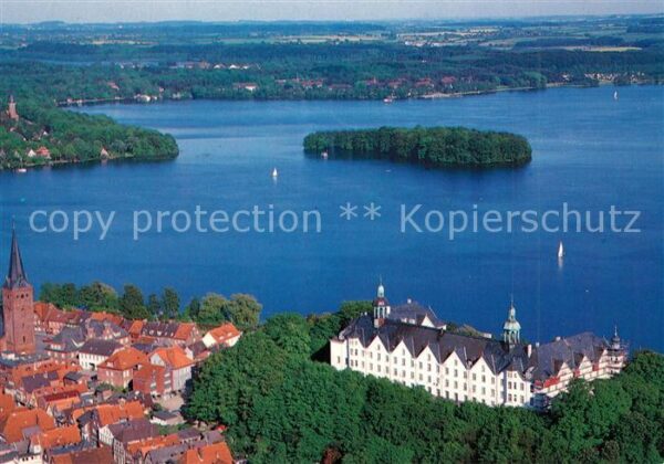 Ploen See Schloss Naturpark Holsteinische Schweiz