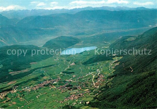 Kalterer See Suedtirol Blick vom Penegal