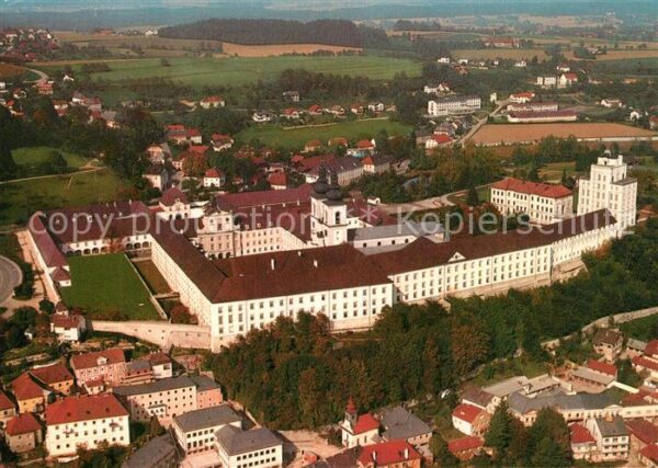 Kremsmuenster Benediktinerstift Fliegeraufnahme