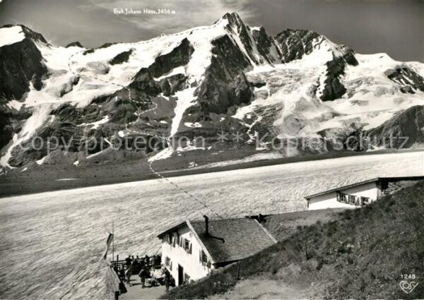 Hofmannshuette mit Aufstiegsroute zum Grossglockner Ho