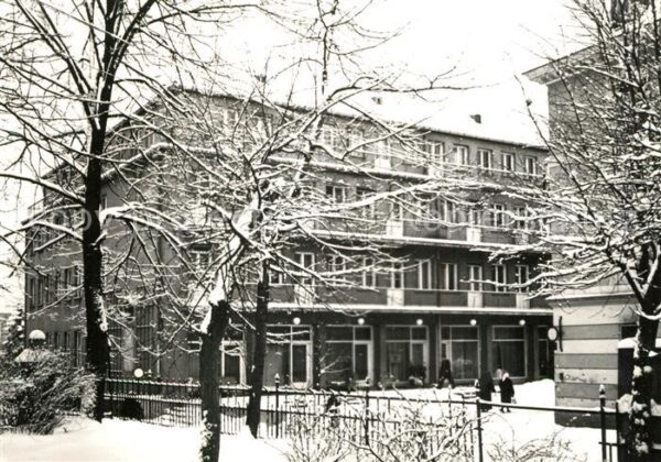 Cieplice Slaskie Zdroj Sanatorium im Winter