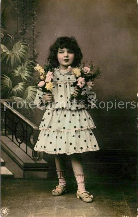 Foto NPG Nr. 5461 Kind Mädchen Blumen