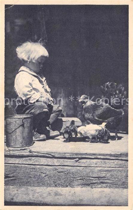 Kinder Child Enfants Huhn Küken Muttersorgen