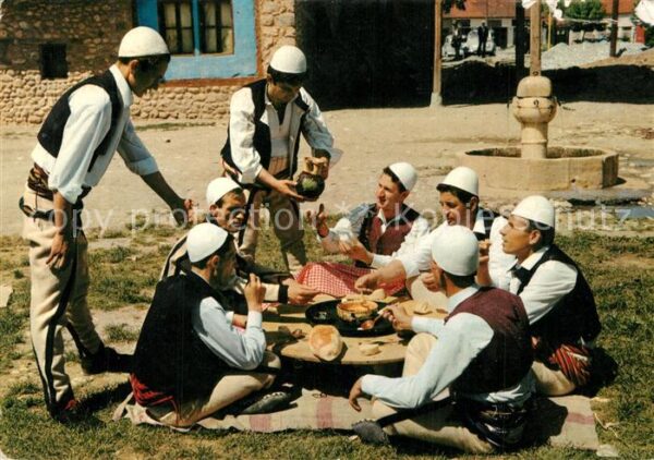 Trachten Kosovo i Metohija Za Trpezom