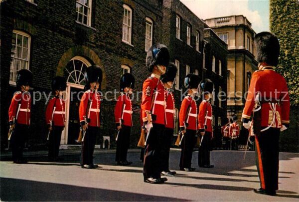 Leibgarde Wache London Irish Guards Ambassador's Court