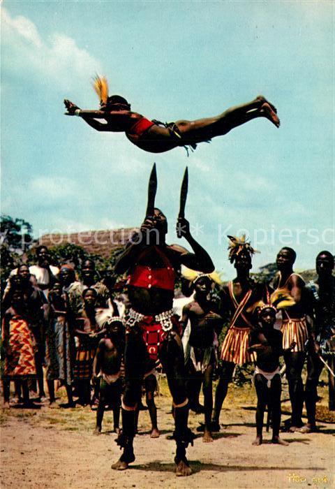 Tanz Taenzer Danse des Couteaux Africa