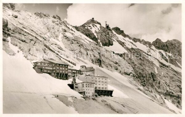 Zugspitzbahn mit Zugspitzgipfel und Schneefernerhaus