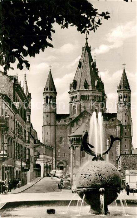 Mainz Rhein Fischtorbrunnen mit Dom