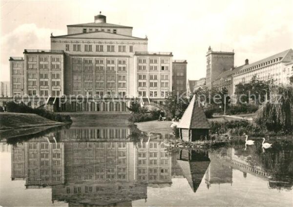 Leipzig Opernhaus mit Schwanenteich