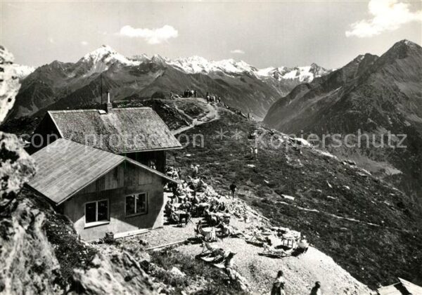 Penkenjochhuette mit Ahornspitze Ahornkamm Stillup und T