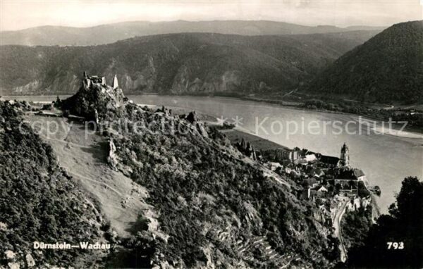 Duernstein Wachau Panorama Donau Berge