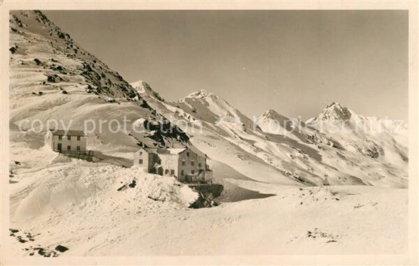 Similaun Berghaus Winterlandschaft gegen Kreuzsp