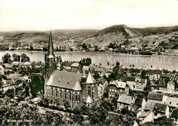 Brohl-Luetzing Stadtpanorama mit Kirche Blick über den