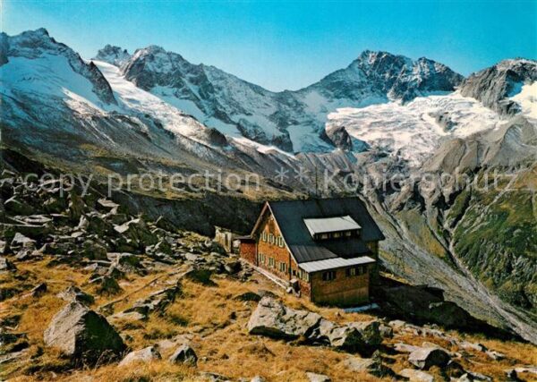 Kasseler Huette in der Stillup mit Keilbachspitze und G
