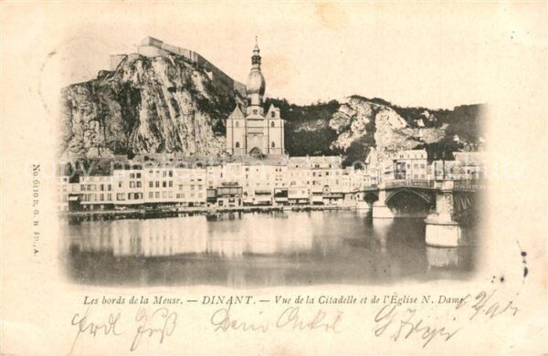 Dinant Wallonie Les bords de la Meuse Citadelle Eglise