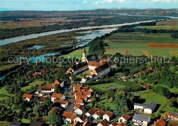 Reichersberg Inn Fliegeraufnahme mit Augustiner Chorherr