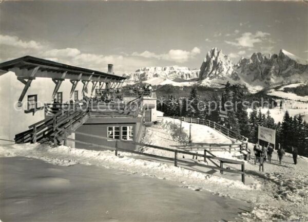 Seiser Alm Dolomiten Restaurant zur Seilbahn mit Langkofel