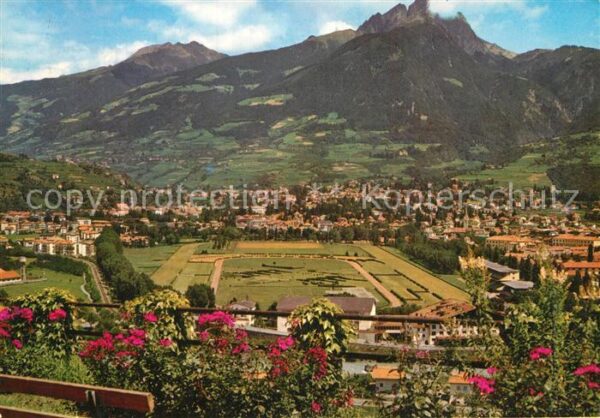 Meran Merano mit Pferderennbahn