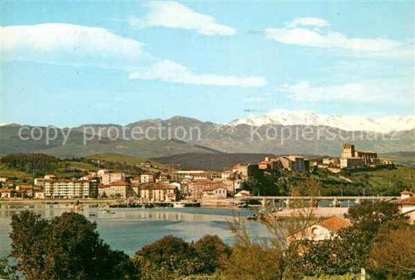 San Vicente de la Barquera Vista parcial y Picos de Europa