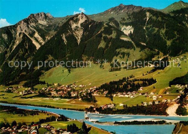 Hoefen Tirol mit Gaichtspitze Hahnenkamm und Titzl