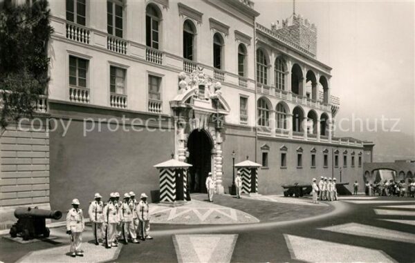 Monaco Releve de la garde au Palais de SAS le