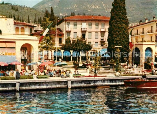 Gardone Garda Ansicht vom See aus