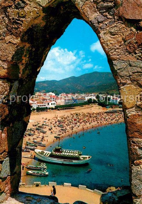 Tossa de Mar Playa a través de una ojiva del muralló